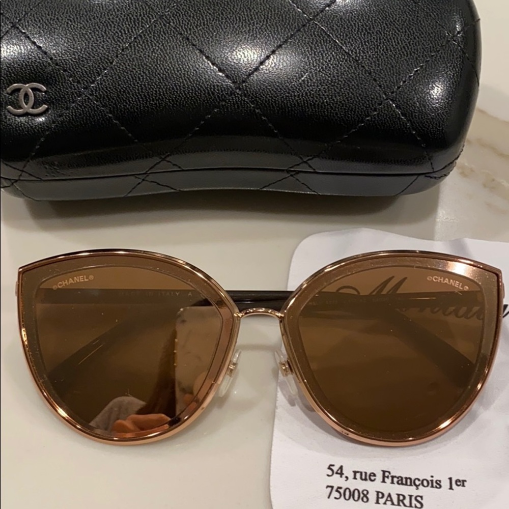 CHANEL Rosegold Sunglasses with Black Case